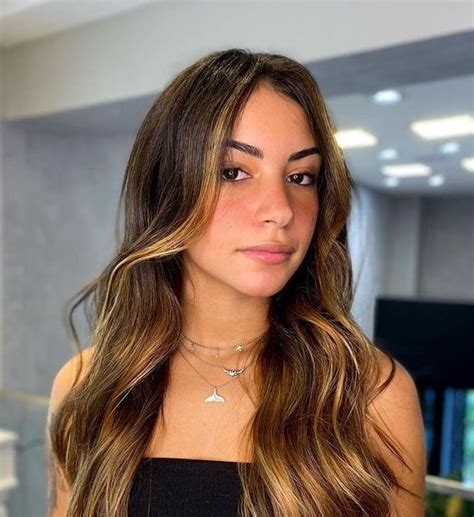 gabriela moura surgery|Gabimfmouras Plastic Surgery: Has the TikTok Star。